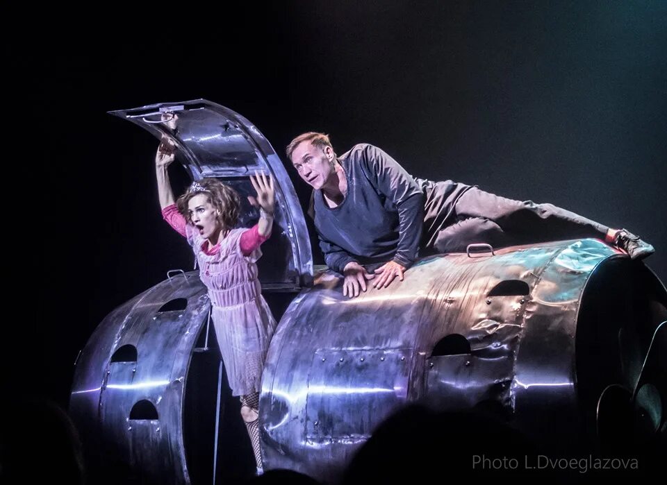 Театр модерн нирвана. Нирвана модерн. Нирвана модерн. Нирвана модерн спектакль. Нирвана модерн.