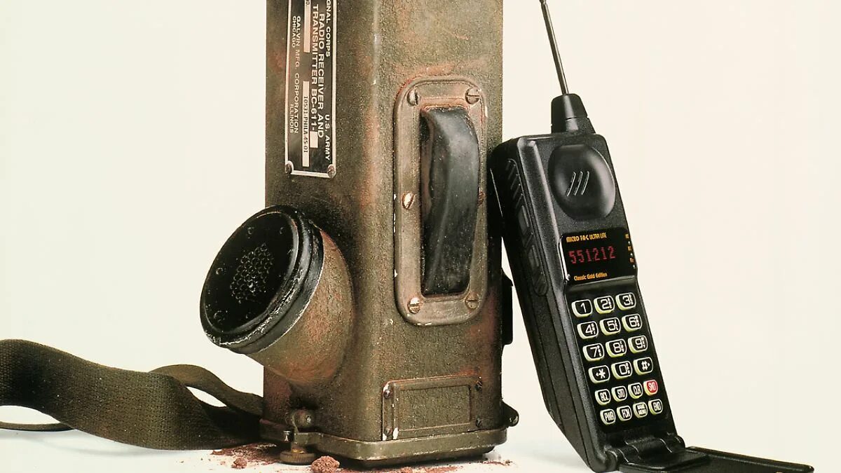 Motorola MICROTAC Ultra Lite. Motorola Handie Talkie. Первый радиотелефон Моторола 1946. Моторола DYNATAC.