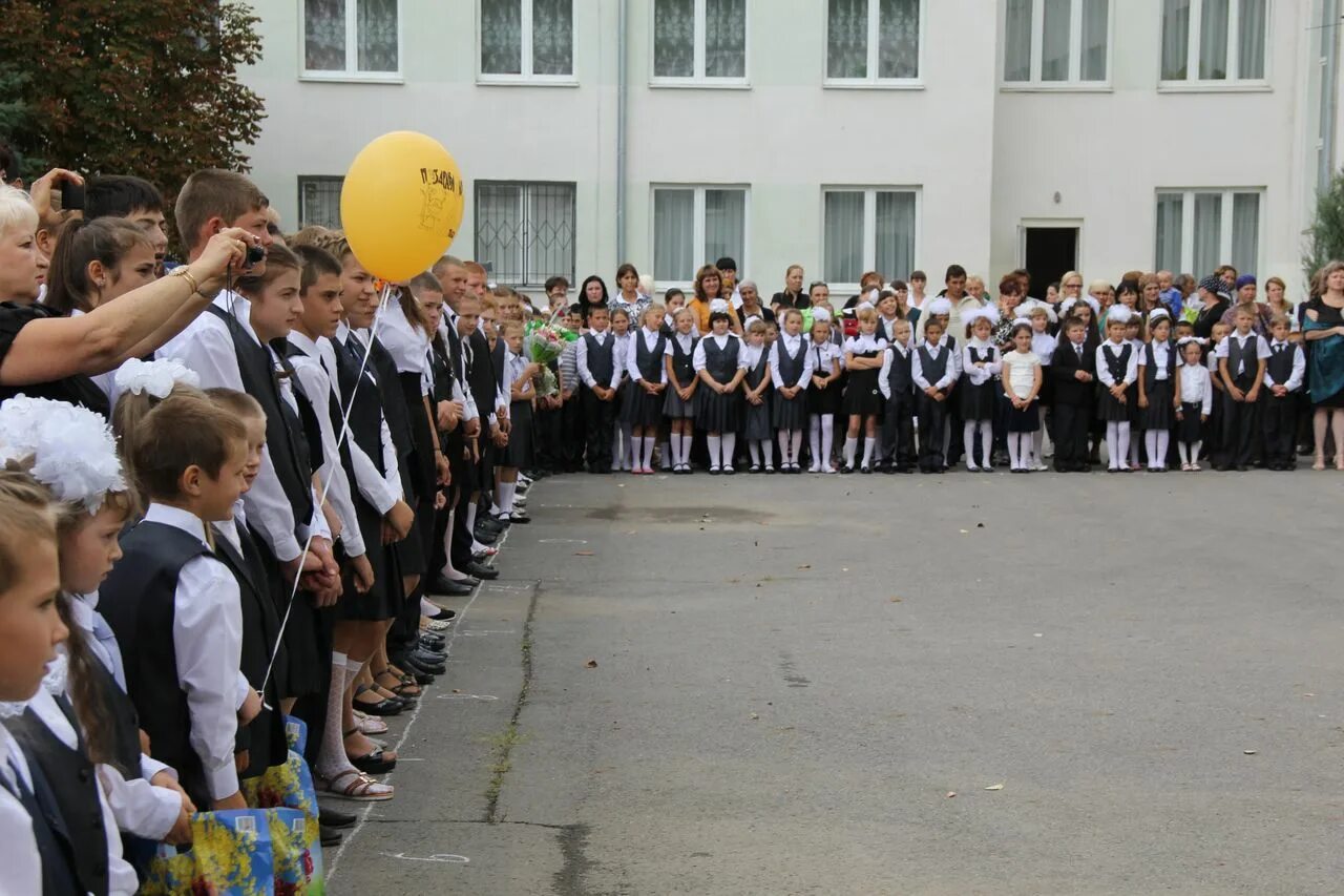 15 школа волгодонск. МБОУ СОШ 15 Волгодонск. 10 Школа Волгодонск. Школа 1 Волгодонск. Первоклассники 2007 года.