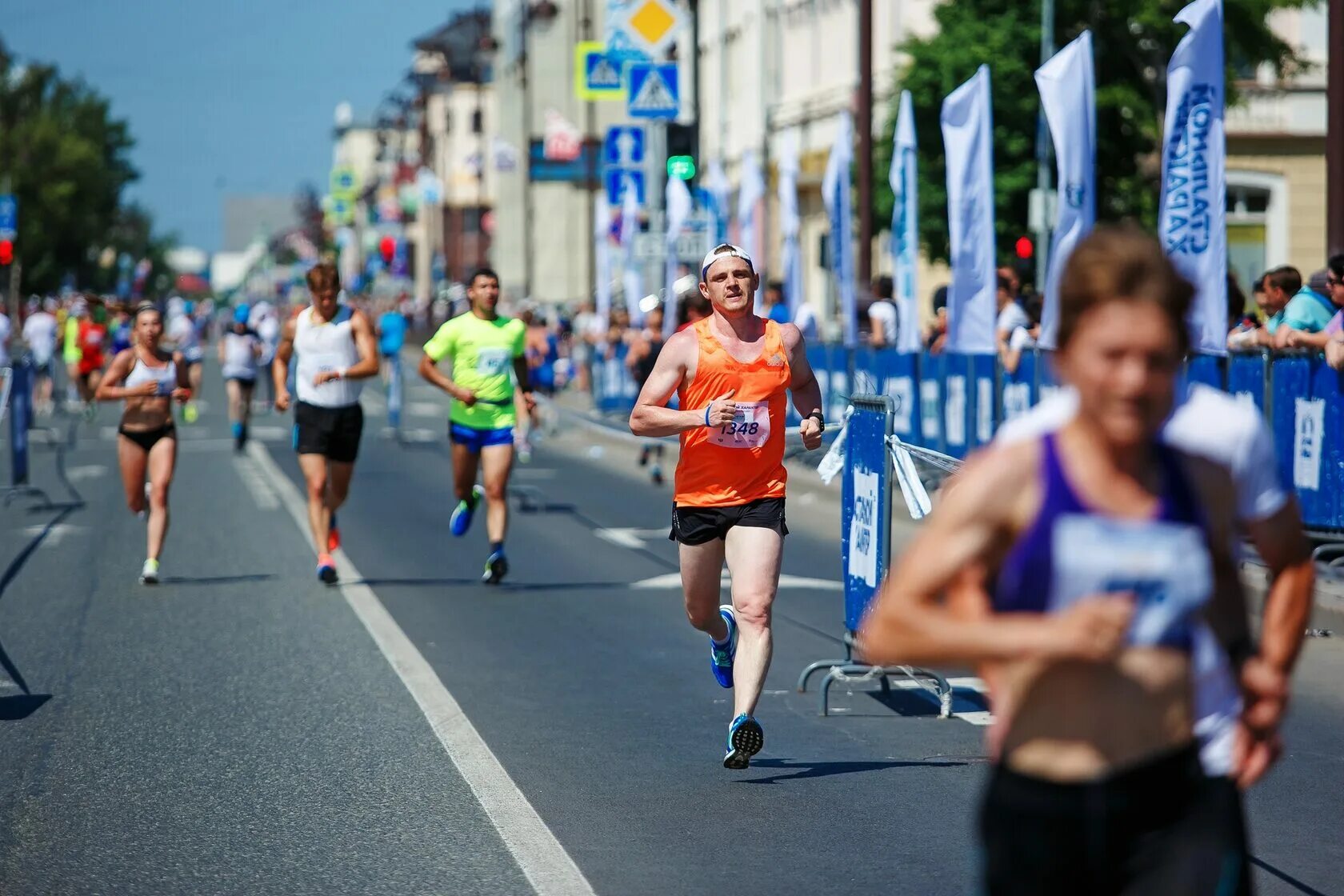 Полумарафон это. Московский марафон 21. Московский марафон 2020. Московский марафон 10 км. Московский марафон владимир гапонько.
