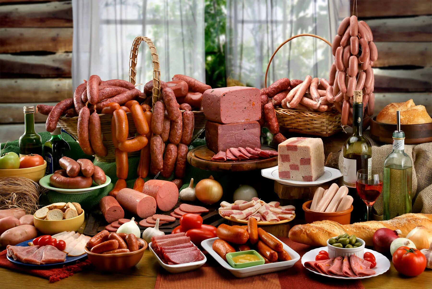 Cold meat 2023. Мясные изделия. Мясо колбасные изделия. Много колбасы. Колбасы и деликатесы.