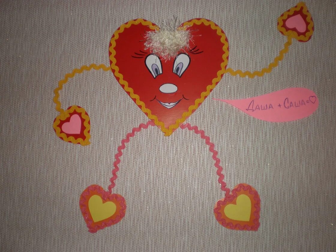 Аппликации из сердечек для детей. Аппликация любовь. Поделка на день влюбленных в детском саду. Аппликация ко дню влюбленных. Аппликация на день влюбленных.