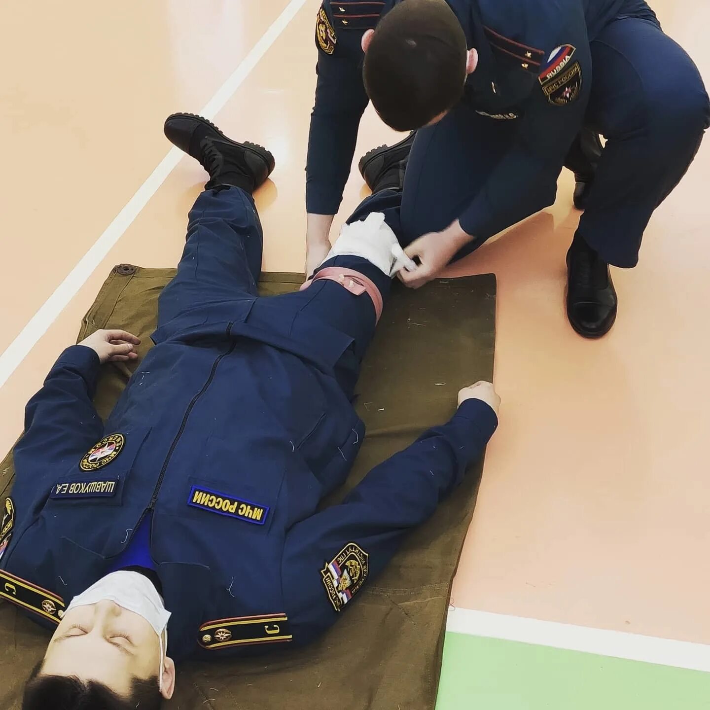 Спасение екатеринбург. Кадетская школа екатеринбург спасатель. мчс спасатели екатеринбург. мчс в бою. элжур кадетский корпус спасатель екатеринбург.