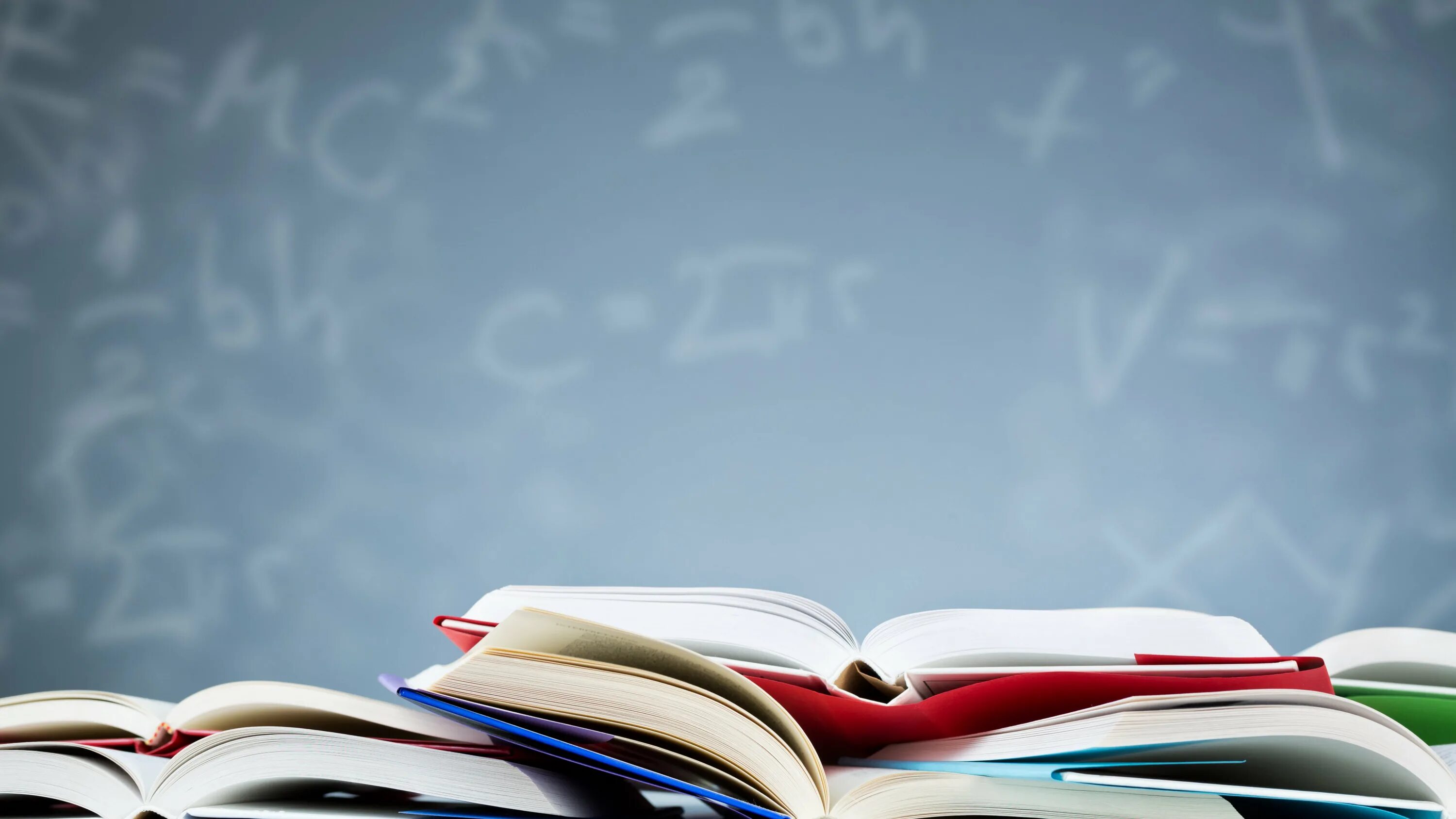 Эстетичный стол для учёбы. Study background. Наука математика. Study background. Фон для презентации образование.