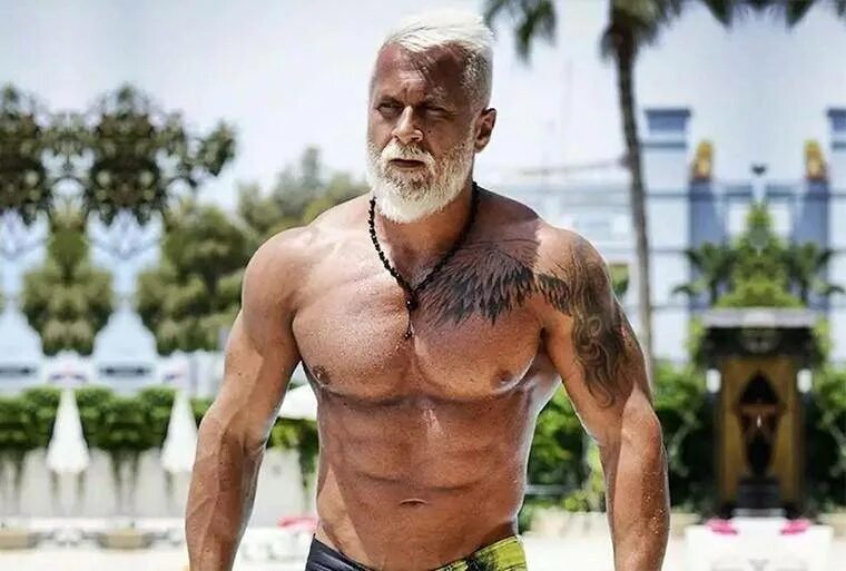 Спортивный мужчина 50 лет. Жизнь мужчины после 40