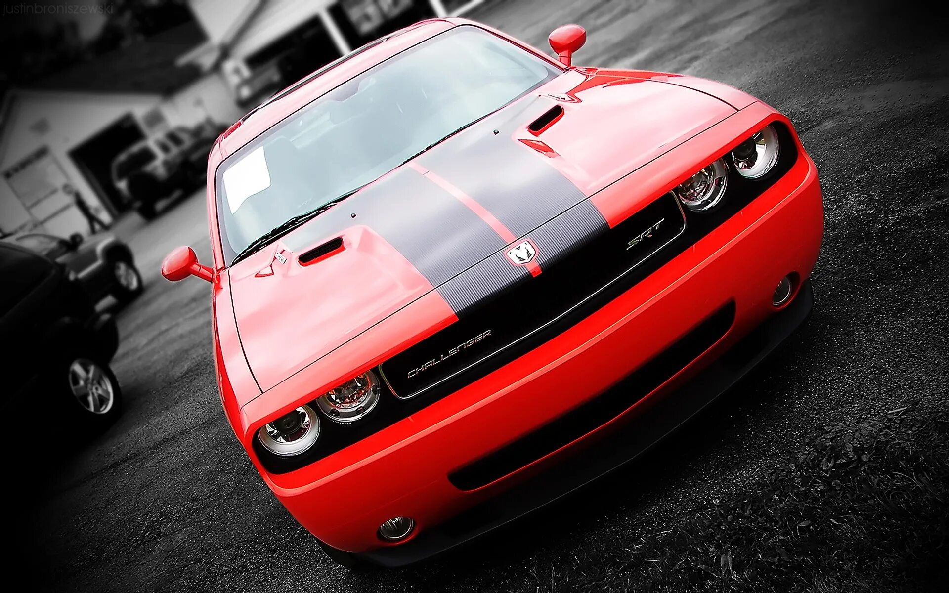 Картинки на телефон машины. Додж Челленджер Red. Dodge Challenger srt8 Red. Dodge Challenger красный. Dodge Challenger srt красный.