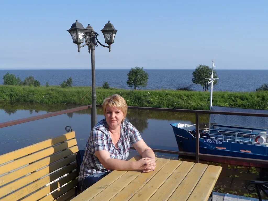 Белозерск гостиница русь. Гостевой комплекс приозерье. Гостиница белозерск вологодская область. Белозерск речной вокзал. Нижняя мондома вологодская область белозерский район.