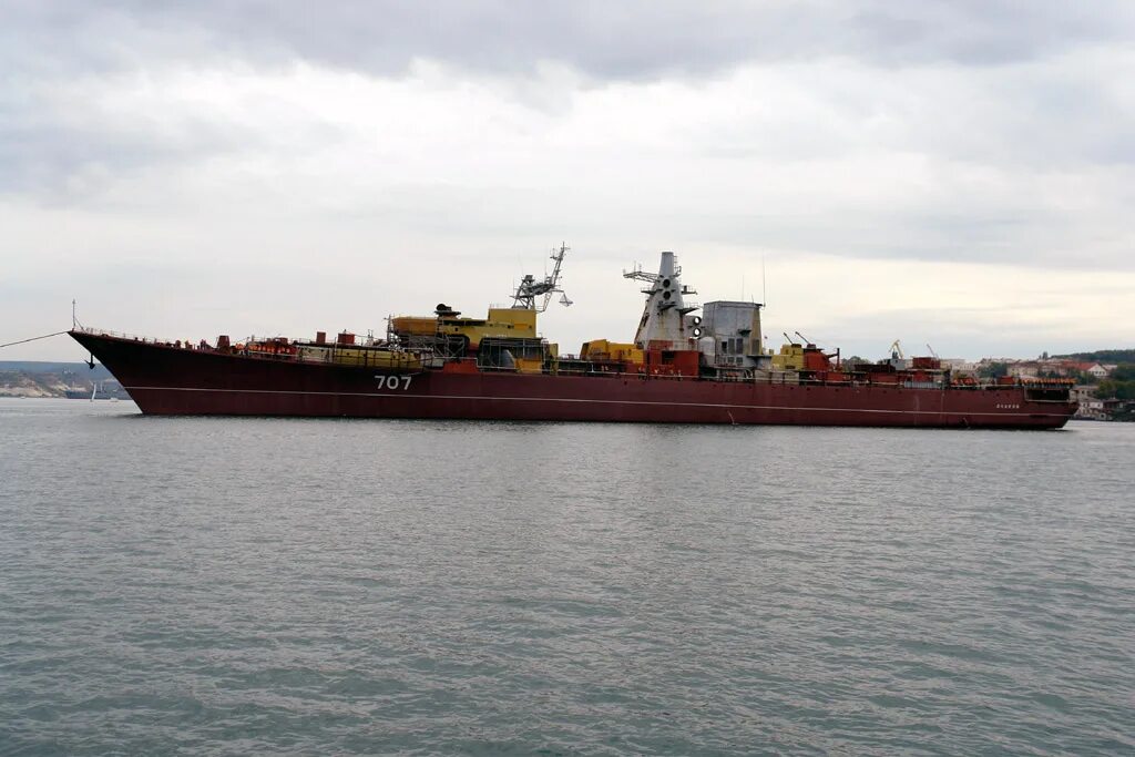 Затопленный бпк очаков. Корабль очаков донузлав. Бпк очаков. Очаков большой противолодочный корабль. Затопленный корабль очаков в донузлаве.