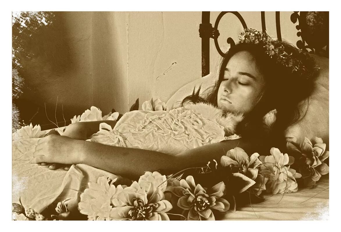 Девушка спит. Ретро спящие девушки. Ребенок спит ретро. Ретро спящие девушки. Советские пьяные девушки.