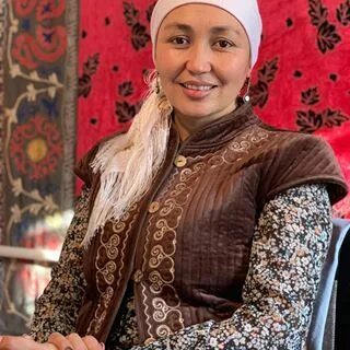 Әжесі мен әжесі секс көріп отыр