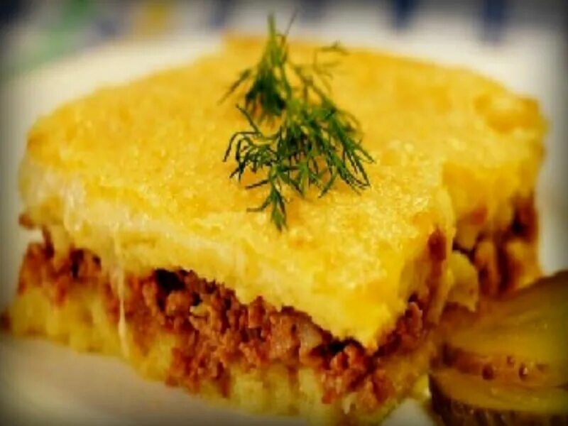 Запеканка из пюре и фарша в духовке. Картофельная запеканка с фаршем и помидорами. Запеканка картофельная с фаршем в духовке. Запеканка с толченой картошкой. Запеканка картофельная с фаршем в духовке с сыром.