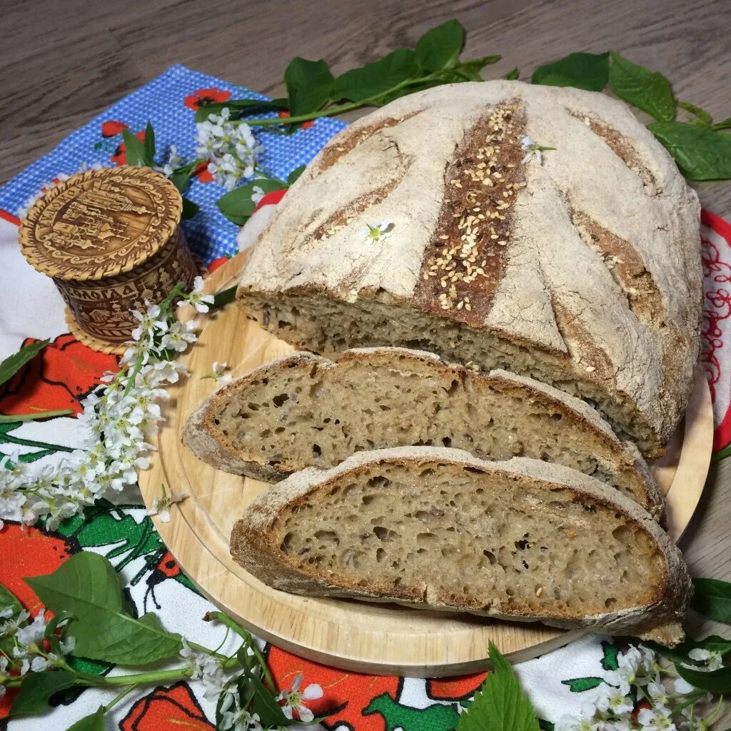 круглый домашний хлеб. домашний хлеб с нуля. домашний хлеб. домашний хлеб с нуля. хлеб из цельнозерновой муки без дрожжей.