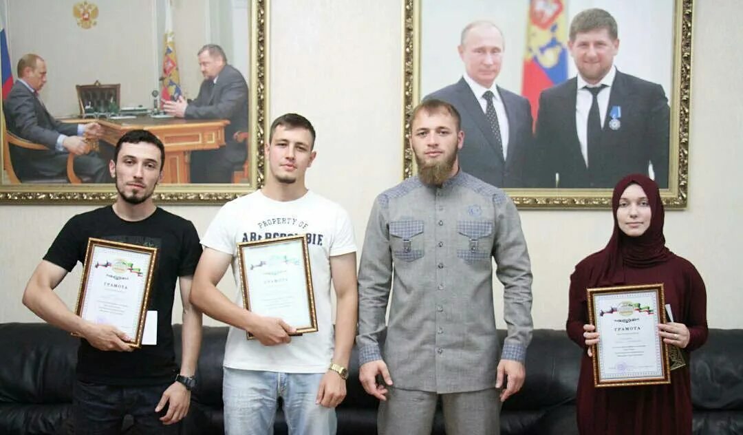 Министр молодежи чечни. Министр минмолодежи чеченской республики. министерство по делам молодежи чеченской республики. министр молодежи грозный. молодежь чечни.