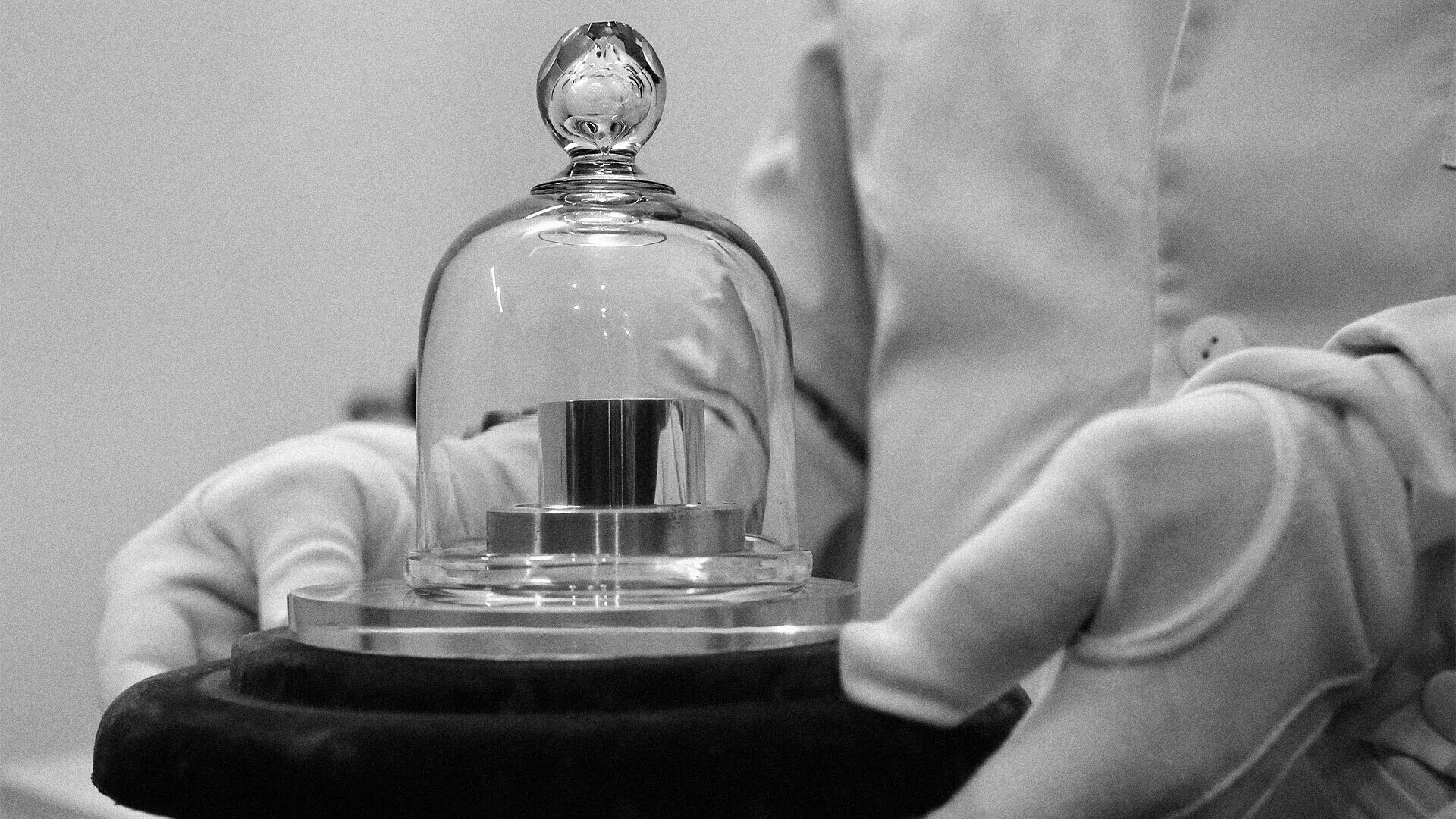 Современный эталон массы. Платиновый эталон килограмма. Вниим им. Эталон 1 кг. Эталон массы 1 кг.