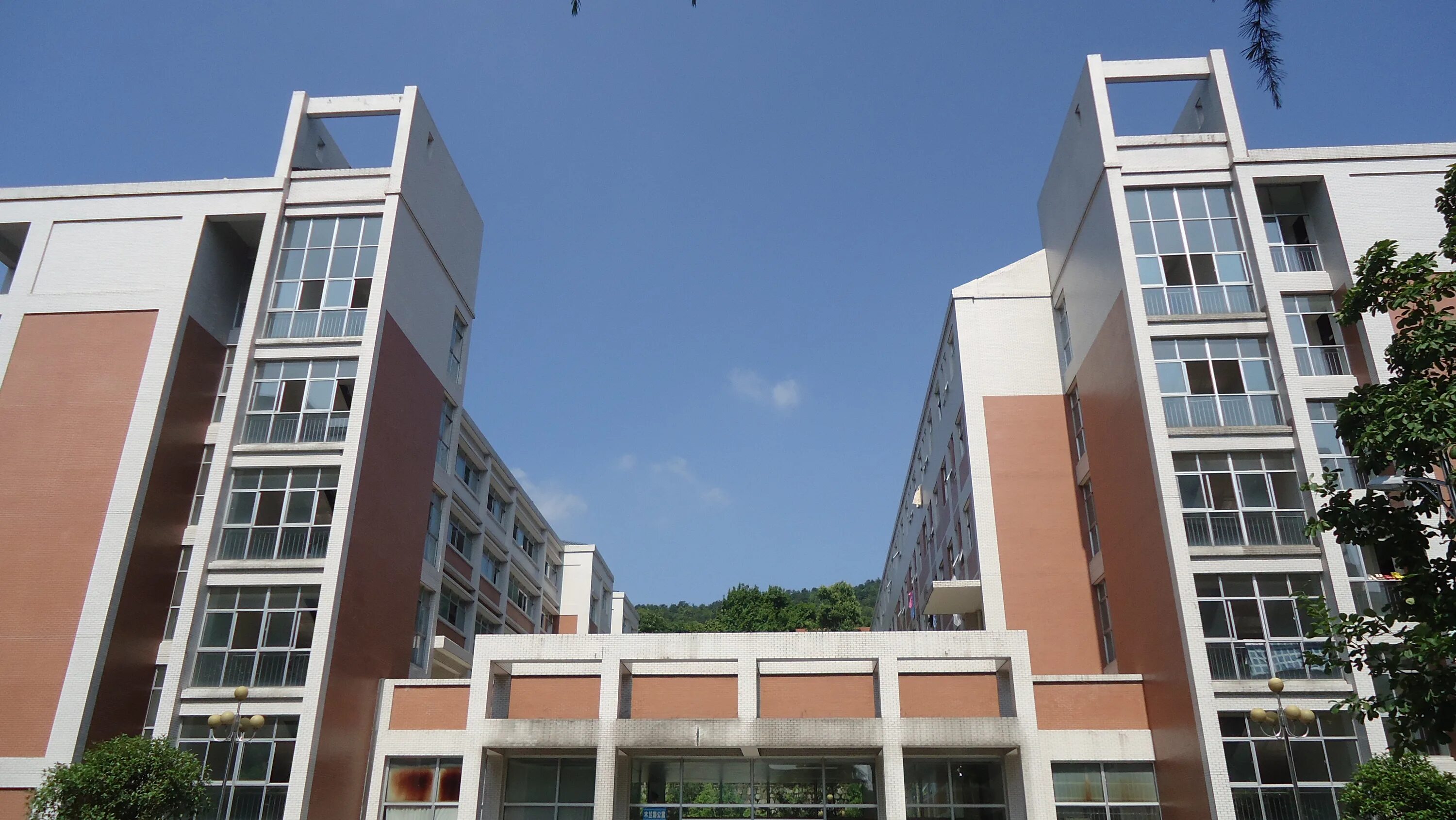Hunan university. Хунаньский педагогический университет. хунаньский педагогический университет фото. northeast normal university. hunan normal university accommodation.