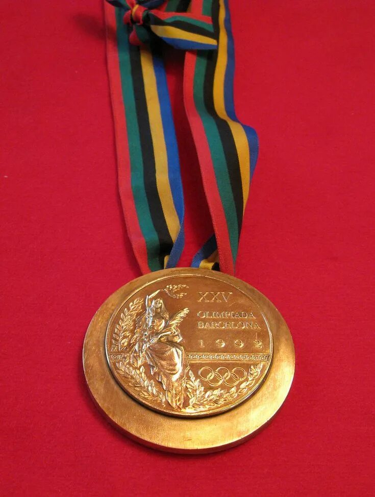 Olympic gold medal. Медаль Барселона 1992 Олимпийская наградная. Олимпийская медаль Барселона 1992. 1992 Albertville Medals. Олимпийские игры 1992 медали.