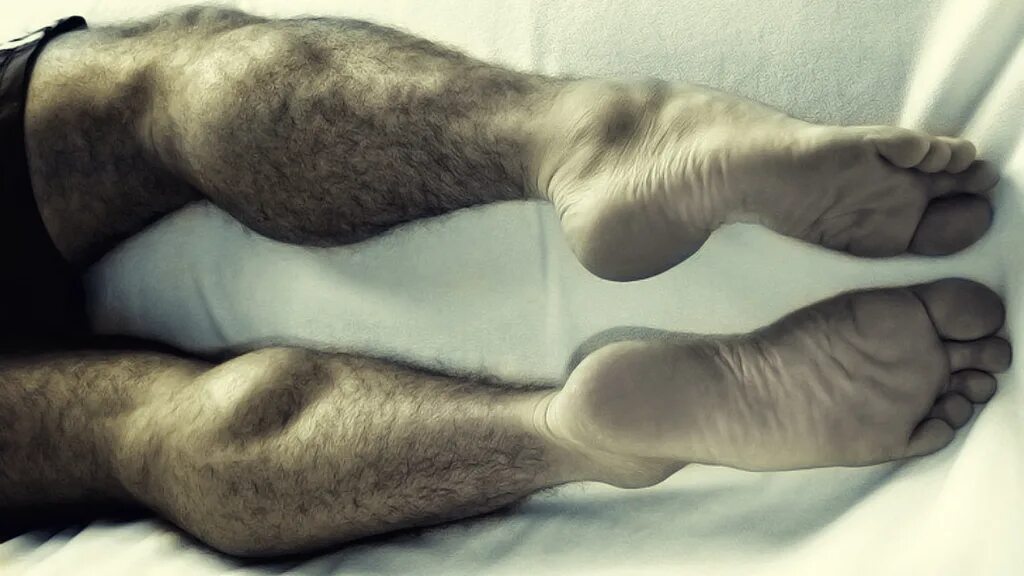 Dilf это. Дилф. Dilfs feet. Barefoot oldman. Картинки barefoot old man gif.