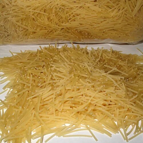 лапша паутинка. нитеобразные вермишель паутинка. макаронные изделия рожки. мелкая вермишель. макароны пенне фото.