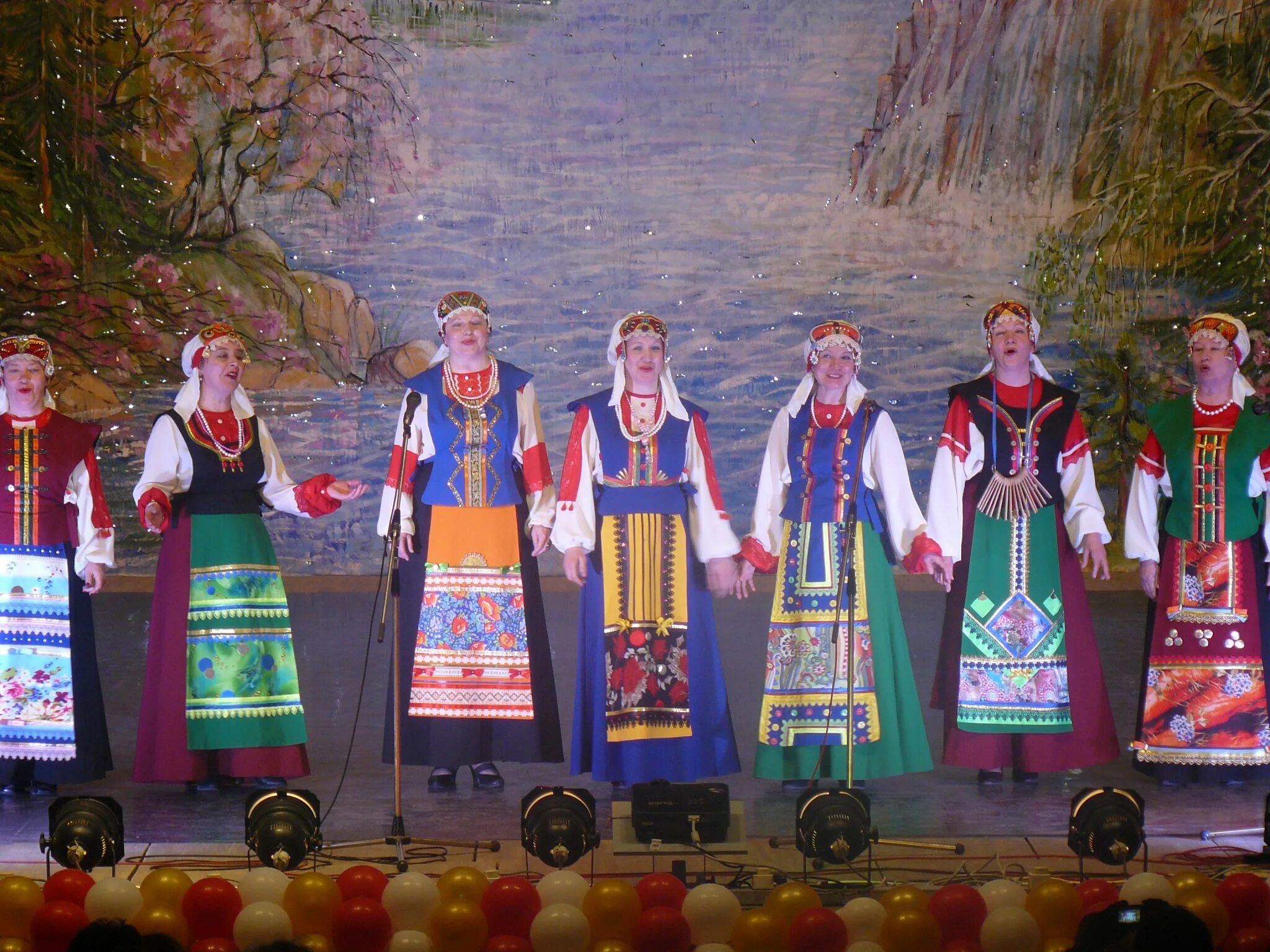 Ансамбль вензеля пенза. Тюмень сударушка ансамбль. Ансамбль кравцовых сударыня. Ансамбль сударыня дубовка. Ансамбль сударыня новосибирск.