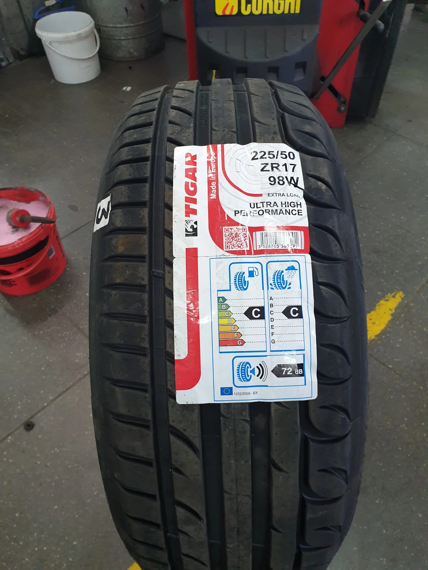 Tigar r17 купить. Tigar Ultra High Performance 225/50 r17. Колеса 215/50/17 Tigar High Performance. Tigar Ultra High Performance 215/50 r17. UHP Ultra High Performance 225/50 r17.