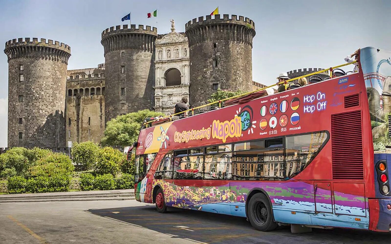 Экскурсионные автобусы для детей. Hop on Hop off Неаполь. City Sightseeing Москва. Чеджу экскурсионный автобус. Обзорная автобусная экскурсия по Лондону.