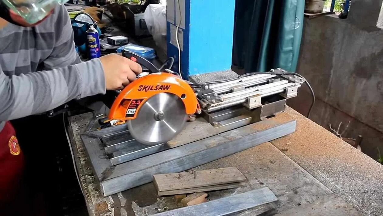 Самодельный отрезной станок по дереву. Самодельная отрезная пила по металлу д400. Дисковая пила из болгарки. Протяжка. Отрезной станок по металлу дисковый.