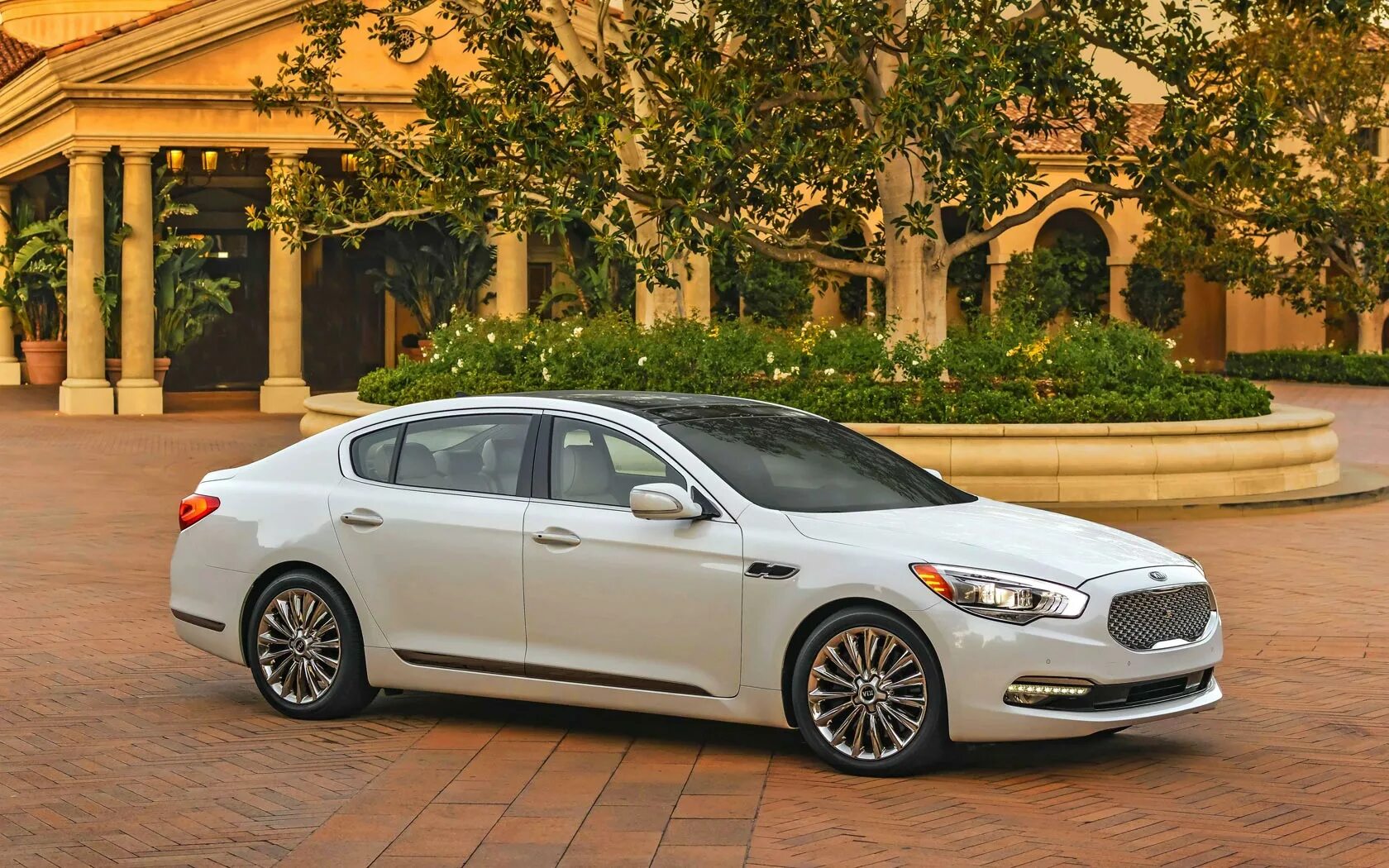 Киа удлиненная. Седан Kia k900. Kia Quoris 900. Kia Quoris k900. Kia k900 v6.