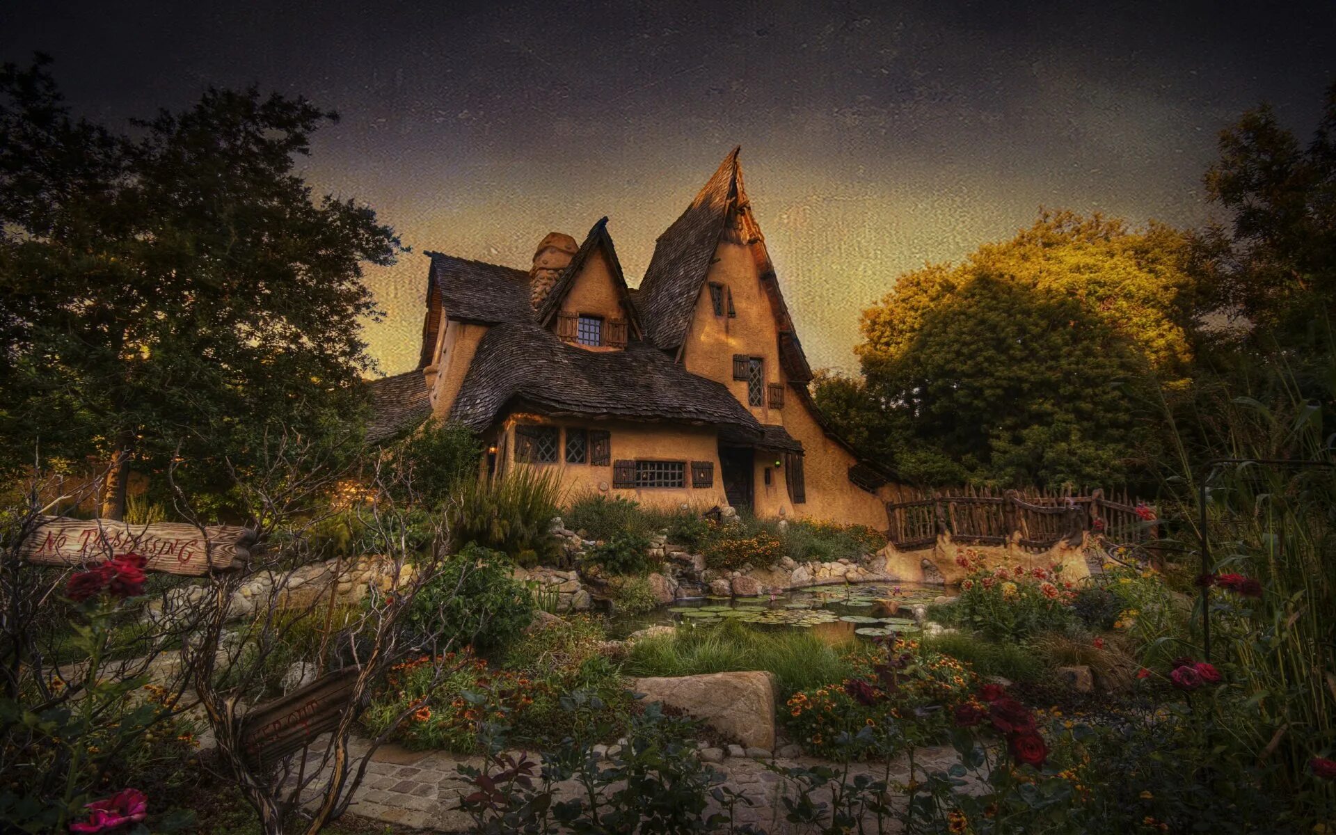 Сказочный домик. Уютный сказочный домик. Сказочный домик в лесу. Красивые сказочные дома. Неведомый дом