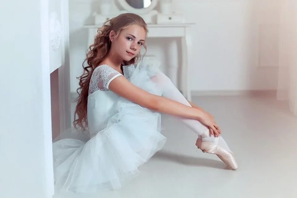 Алена Шейхазарова балет. В белом платье мне так недолго танцевать.