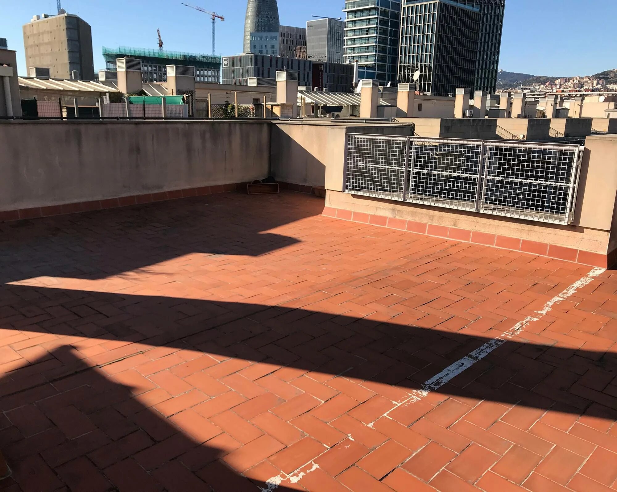 Крыша тротуар. Кровля технониколь тн-кровля стандарт. Крыша тротуар. Вид с крыши на тротуар. Крыша тротуар.