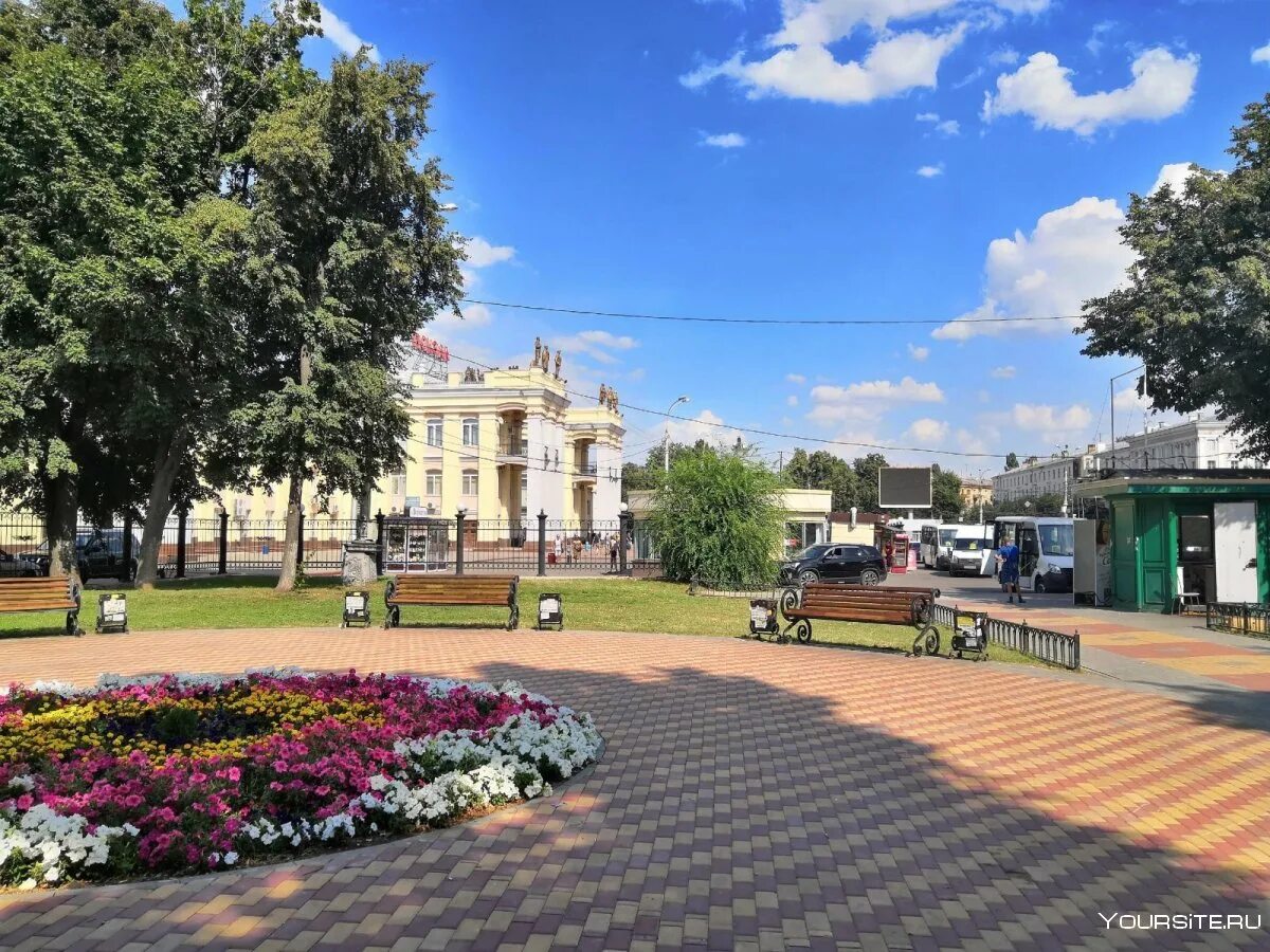 Воронеж 1 тула. Площадь черняховского воронеж. воронеж пл генерала черняховского 1. площадь генерала черняховского 1 воронеж. воронеж сквер у вокзала.