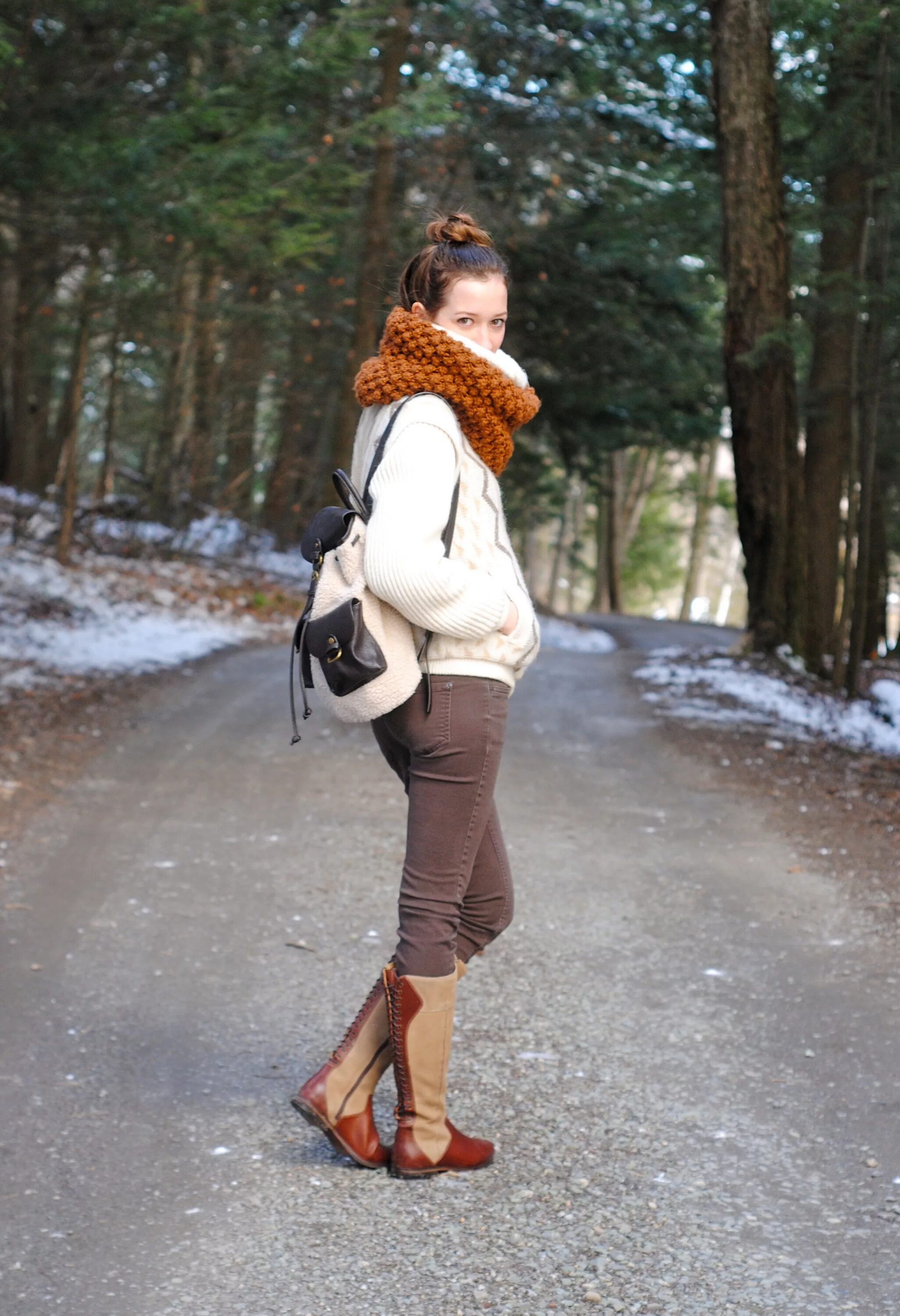 сапоги тимберленд стрит стайл. рыжие сапоги. образ с рыжими ботинками женский. образ с рыжими сапогами. стиль одежды для рыжих.