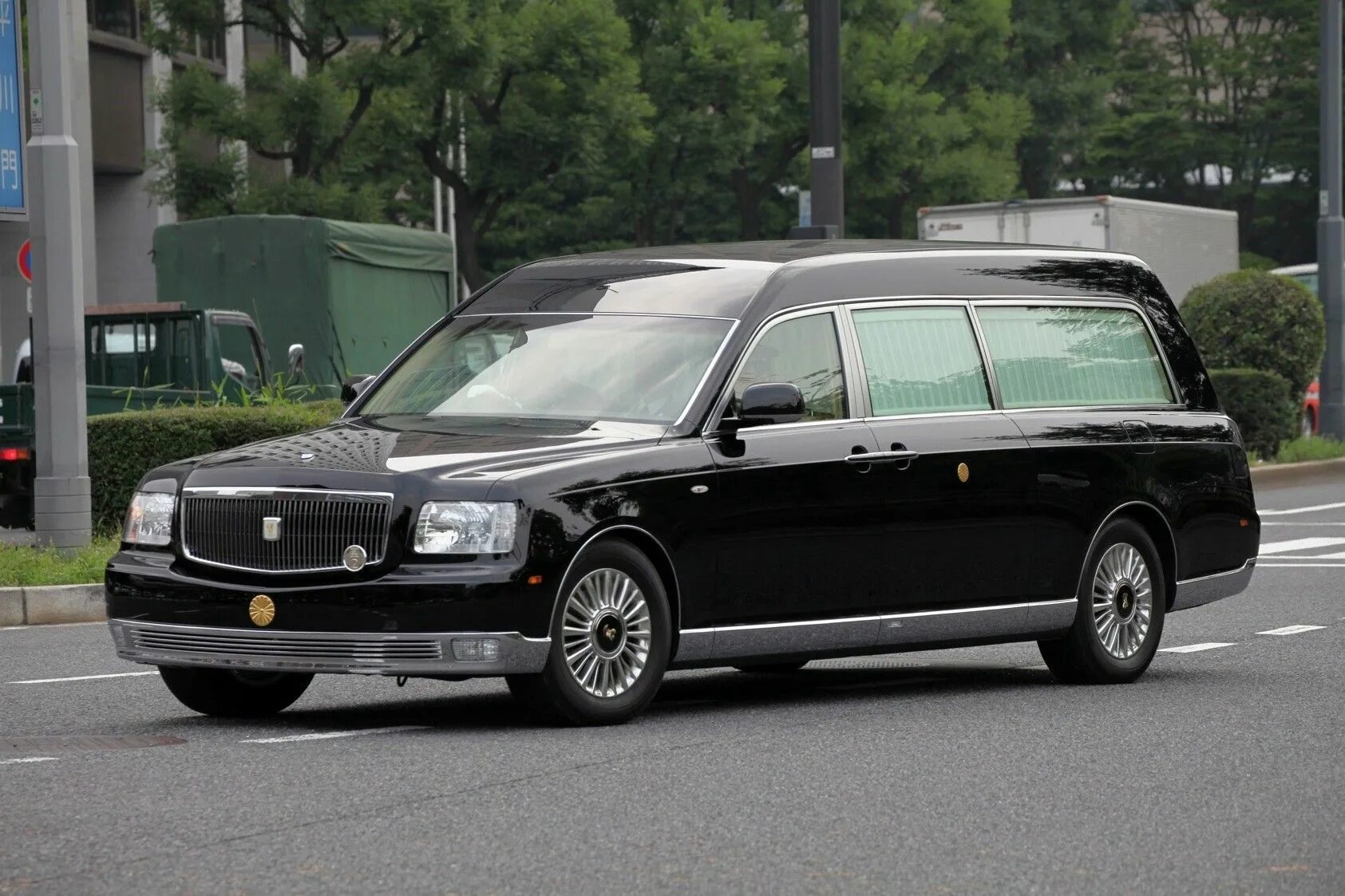 Toyota Century 2001. Катафалк Тойота Century. Тойота сенчури 2 поколение. Toyota Century императора Японии. Century car