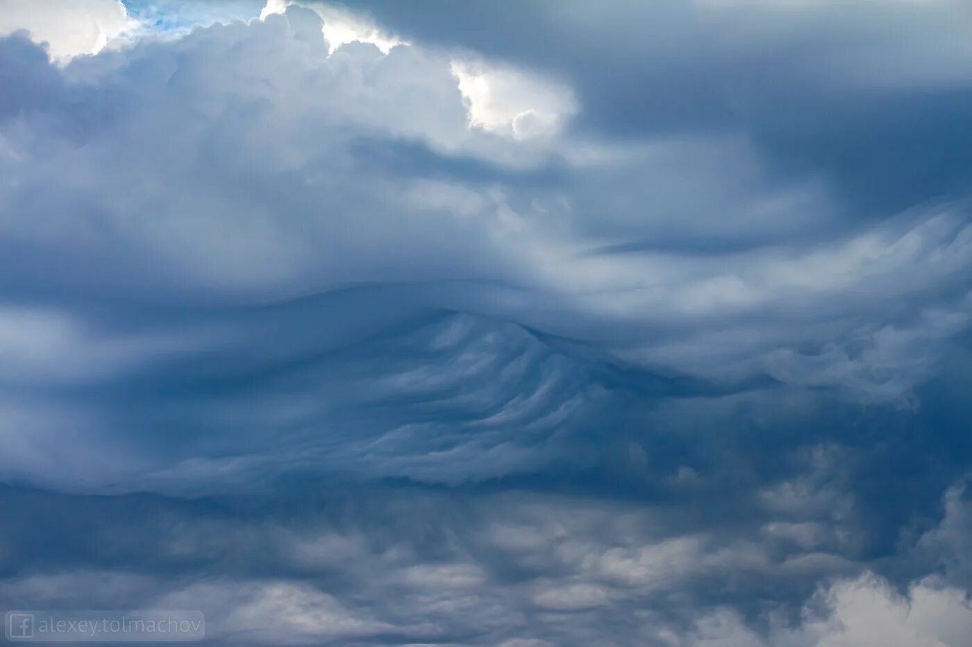 Слоисто дождевые облака. Облака неустойчивость Кельвина Гельмгольца. Кучево-дождевые облака. Слоисто-дождевые облака облака.
