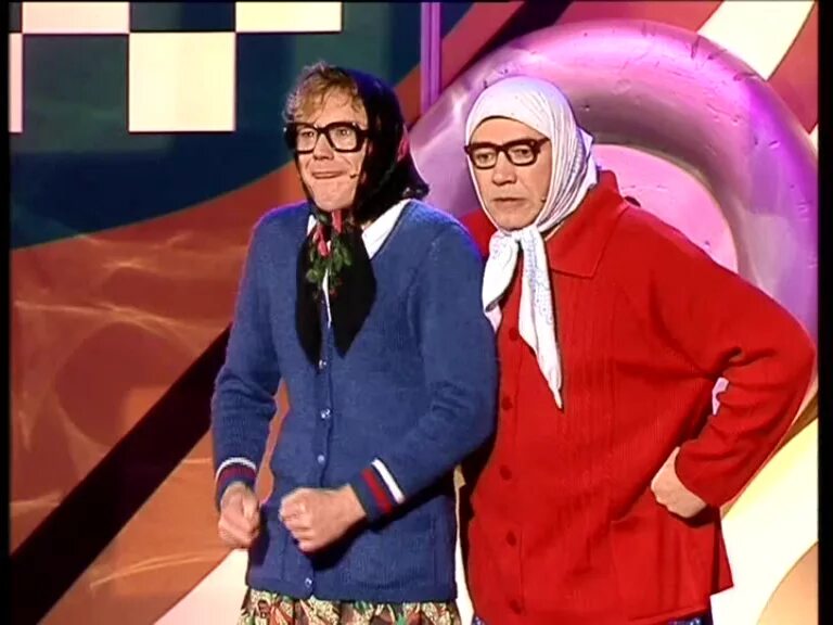 Крутая бабушка. Уральские пельмени рожков бабушка. Рожков и мясников бабушки. Русские бабки квн. Две бабушки.