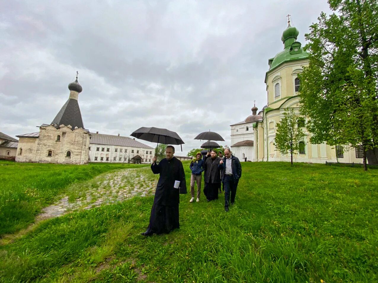 Белозерский монастырь святые