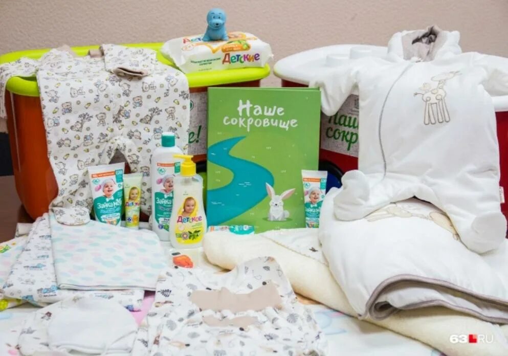 Подарок новорожденному мальчику. Подарок новорожденному мальчику. Подарки новорожденным. Коробка азарова для новорожденных 2022. Коробка азарова для новорожденных 2022.