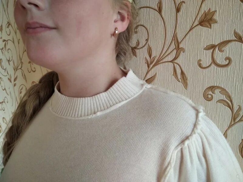 Одеть кофту наизнанку. Вывернуть кофту. одежда навыворот. кофта наизнанку. одежда наизнанку.