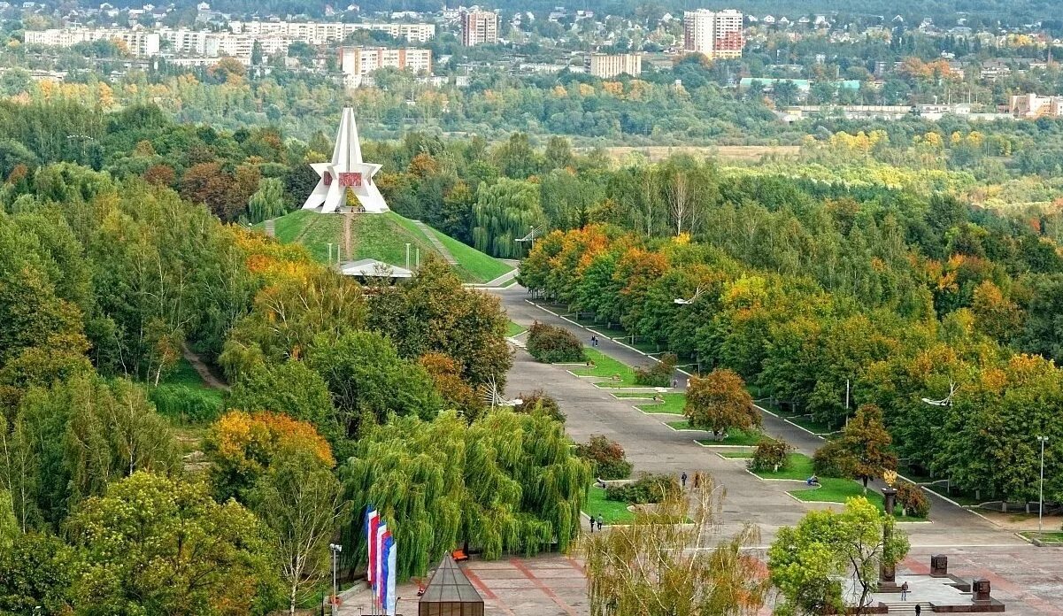 Курган бессмертия брянск 2023. Курган бессмертия брянск достопримечательности брянска. Курган бессмертия брянск. Парк 1000-летия брянска. Курган бессмертия брянск.