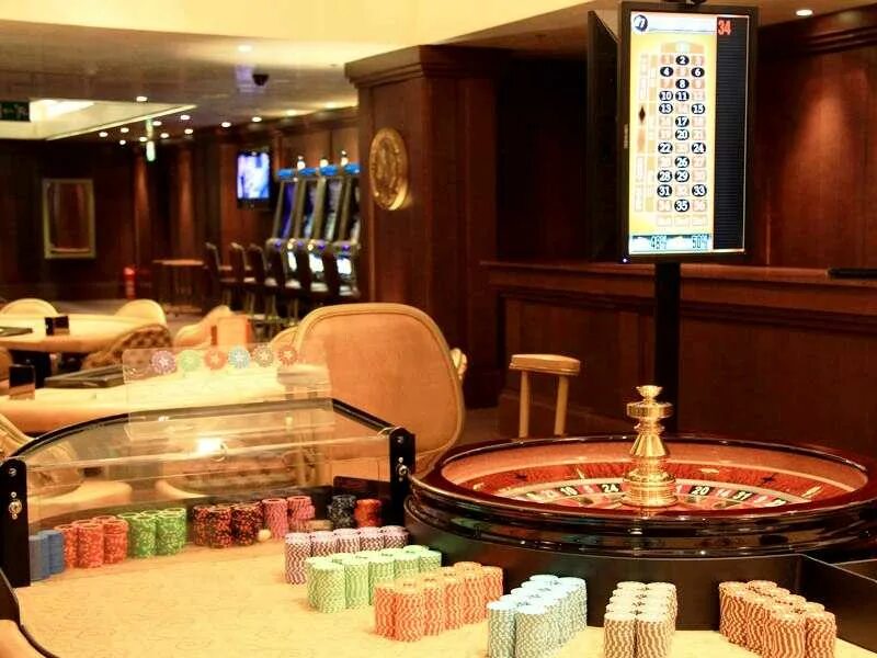 Ev casino регистрация. Казино в Черногории авала. Казино Avala в Будве. Казино Ройяль в Черногории. Черногория казино отели.