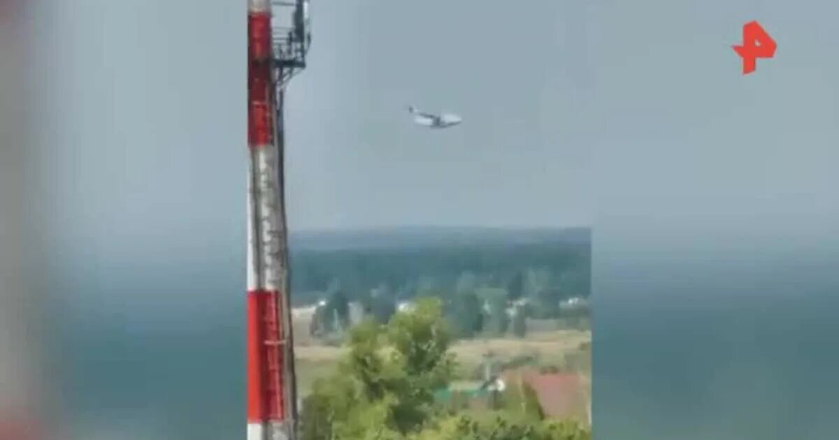 Самолет находящийся в полете преодолевает 102. Крушение ил-112в в подмосковье. ил 112 разбился под москвой видео. нерское озеро место падения ил-62. самолет ил над москвой 25.04.2025.