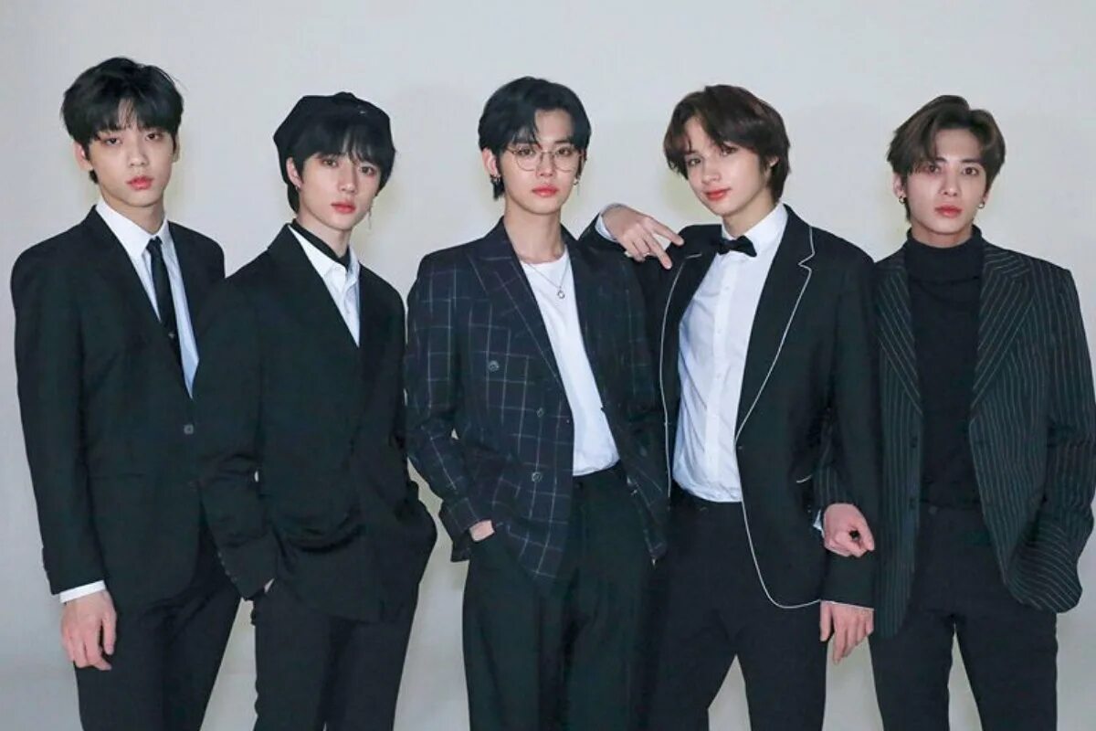 Txt группа 2020. Бтс 2014 год. Хтх группа корейская. Песня 3 кореянок на муз тв 2018-х. Бтс группа корейская 2022.