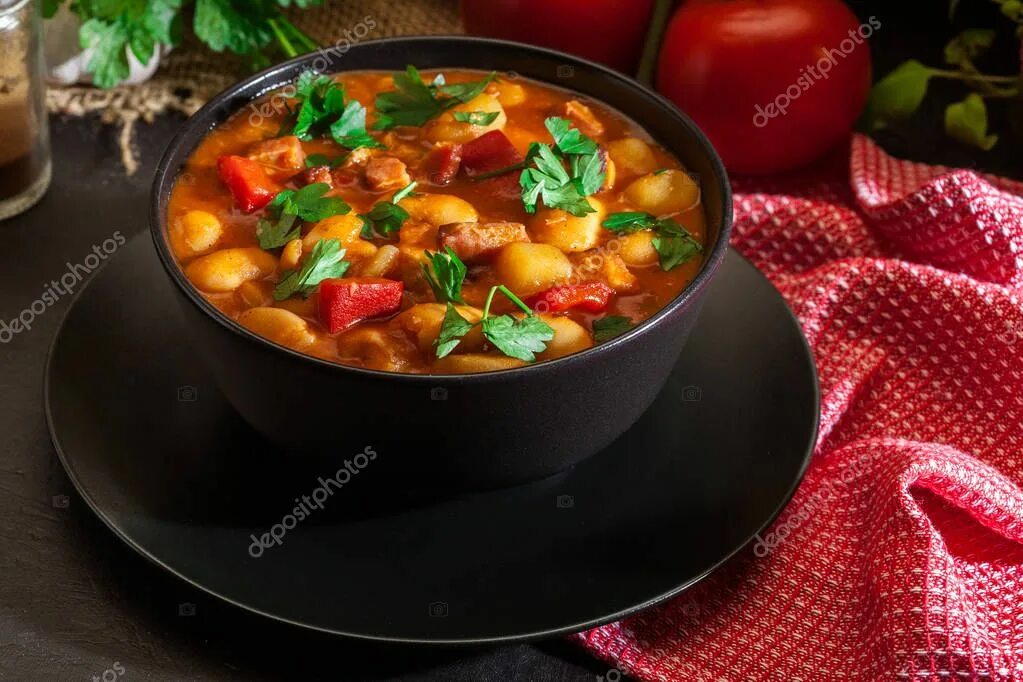 Фасолада греческий. Суп шешамади. Густой фасолевый суп. Суп с фасолью видео. Фасолевая похлебка.