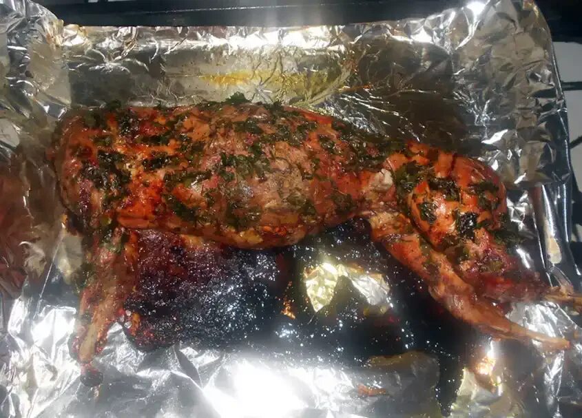 Запеченый нежный кролик с хрустящей корочкой в маринаде!