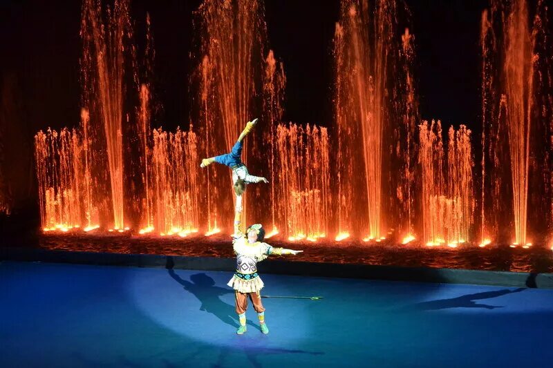 Танцующий фонтан аквамарин. Танцующий фонтан аквамарин. Цирк танцующих фонтанов аквамарин. Цирк поющих фонтанов аквамарин. Цирк поющих фонтанов аквамарин.
