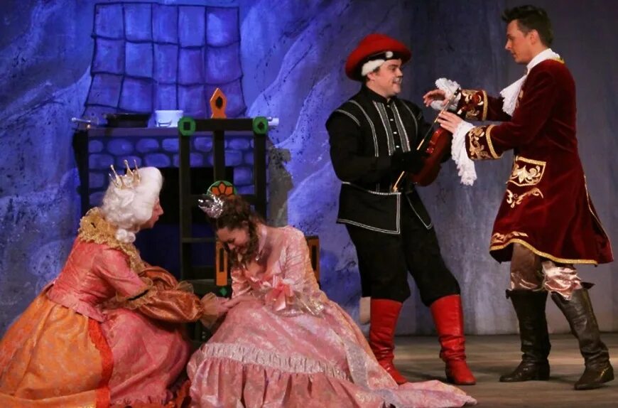 Театр стрела спектакль «кот в сапогах». Театр юного зрителя спектакль щелкунчик. Екатеринбургский театр юного зрителя. Кот в сапогах тюз. Екатеринбург театр тюз кот.