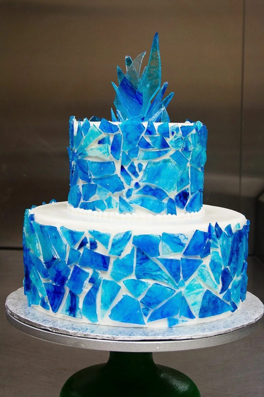 Торт со стеклом. Торт с изомальтом. Свадебный торт геометрический. Украшение торта изомальтом. Стеклянная подставка для торта.