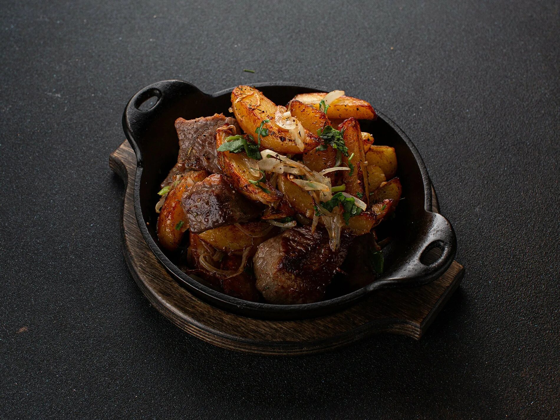 Как переводится блюдо. Хэджангук. Asian food served круг. Куриное фрикасе с картофелем. Как переводится блюдо.