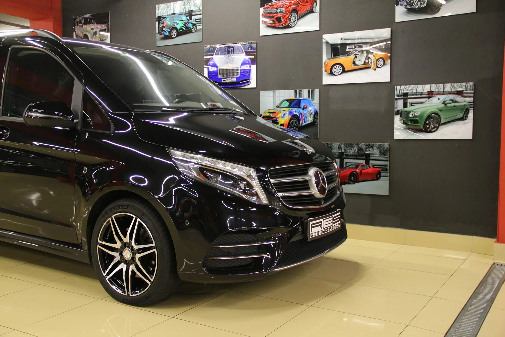 Оклейка Mercedes v class. Mercedes Benz v class оклейка. Стильный v класс Стайлинг. Mercedes Benz v class оклейка красивый. B styling ru