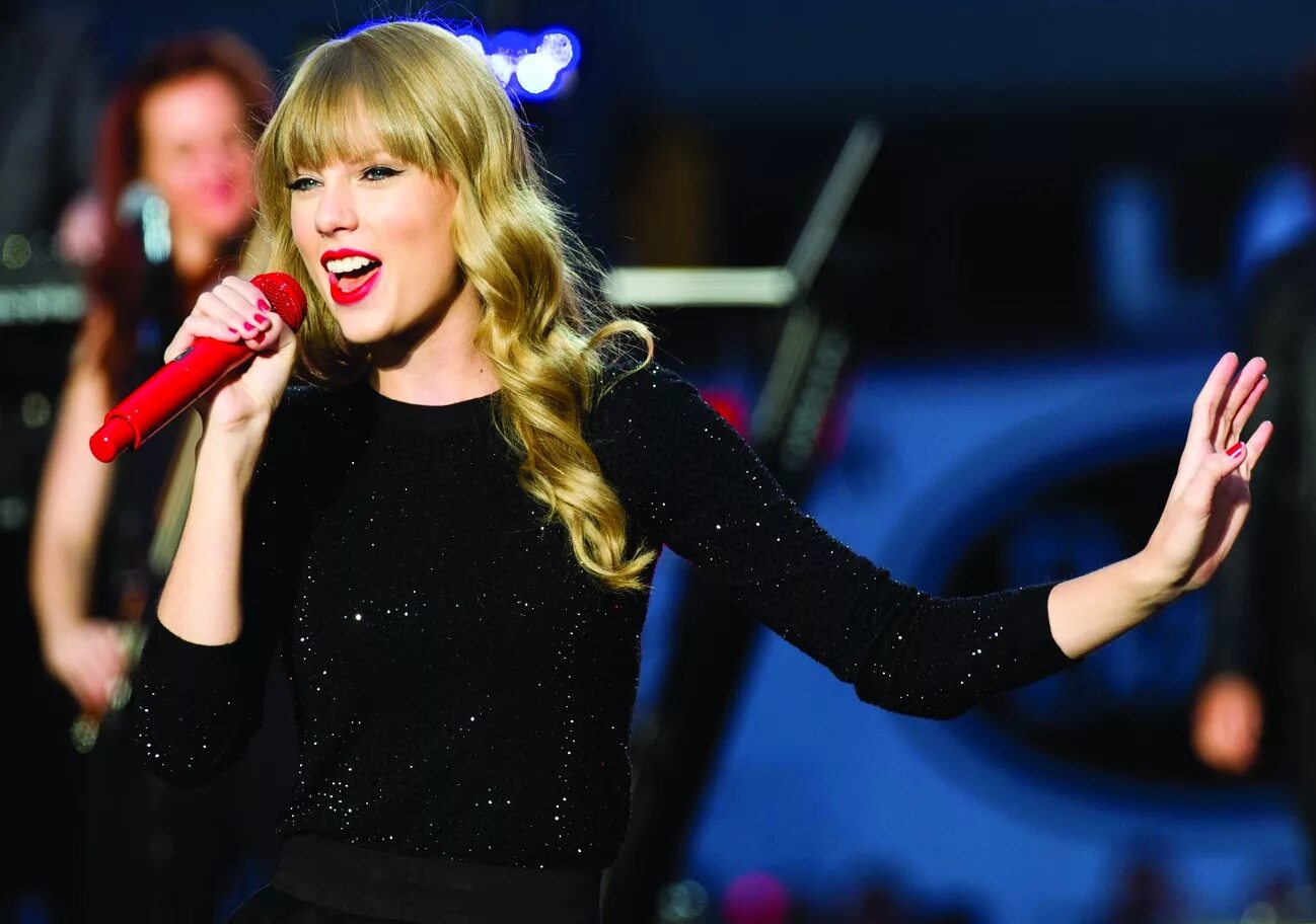 X taylor swift. Тейлор свифт. taylor swift тейлор свифт. taylor swift red 2025. концерт тейлор свифт индонезия.